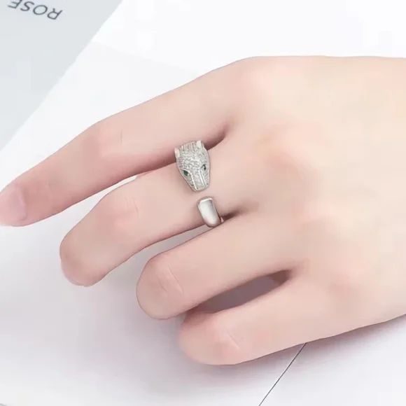 Elegant Silver Panther Ring with Green Accents - Picture 6 of 6